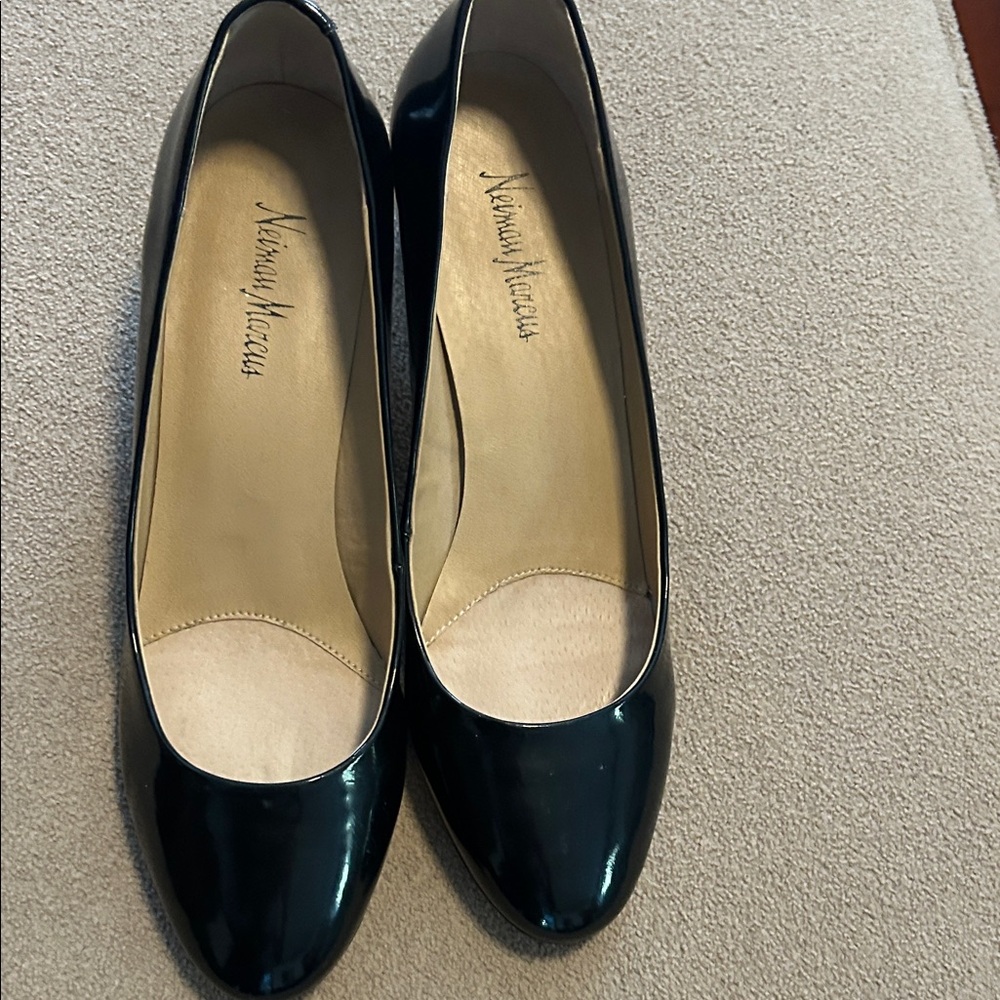 Neiman Marcus Shiny Black pump
